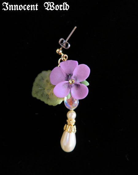 乙女のすみれイヤリングとピアス
