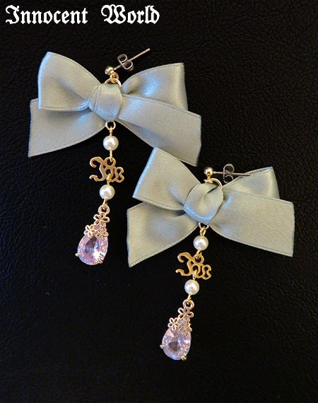 Classy Ribbonイヤリングとピアス