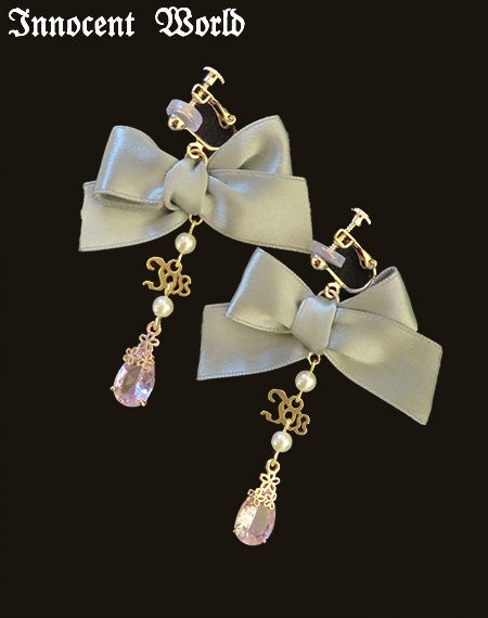 Classy Ribbonイヤリングとピアス