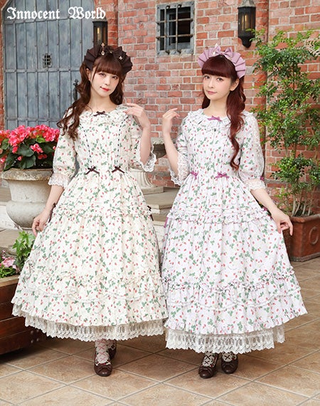 ロイヤルストロベリースカラップドレス