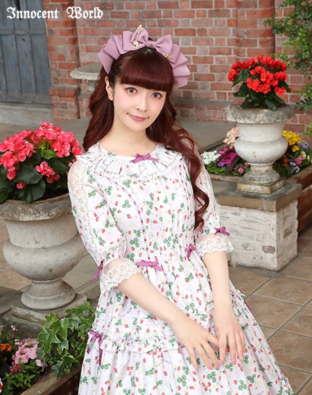 ロイヤルストロベリースカラップドレス