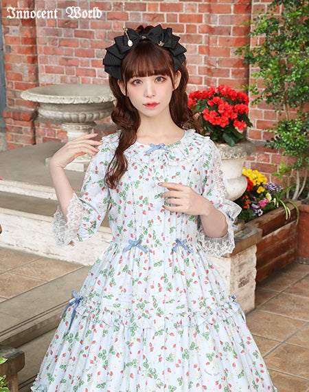 ロイヤルストロベリースカラップドレス