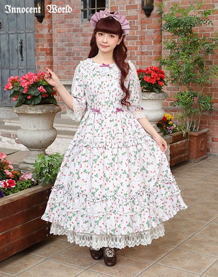 ロイヤルストロベリースカラップドレス