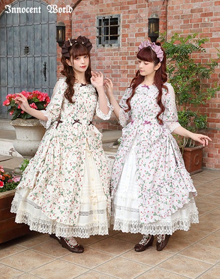 ロイヤルストロベリースカラップドレス