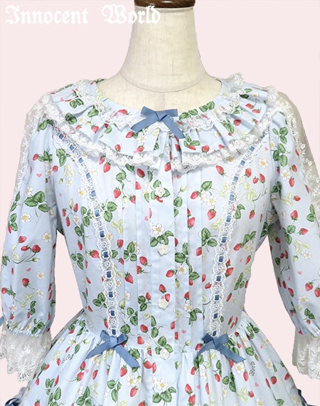 ロイヤルストロベリースカラップドレス