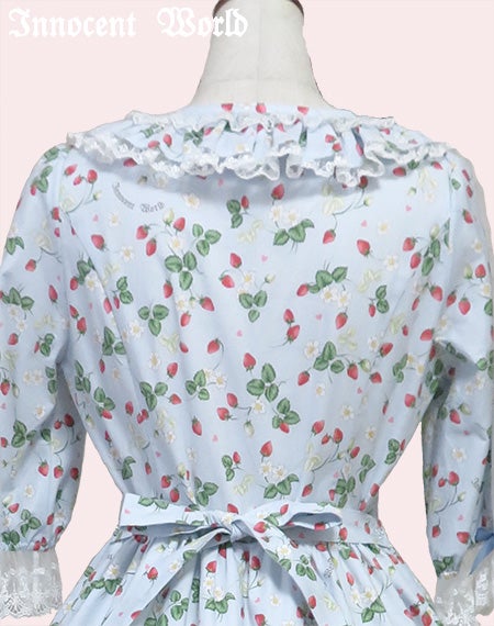 ロイヤルストロベリースカラップドレス