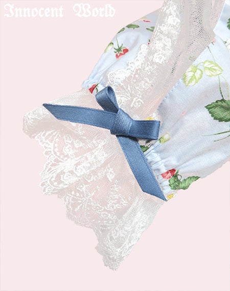 ロイヤルストロベリースカラップドレス