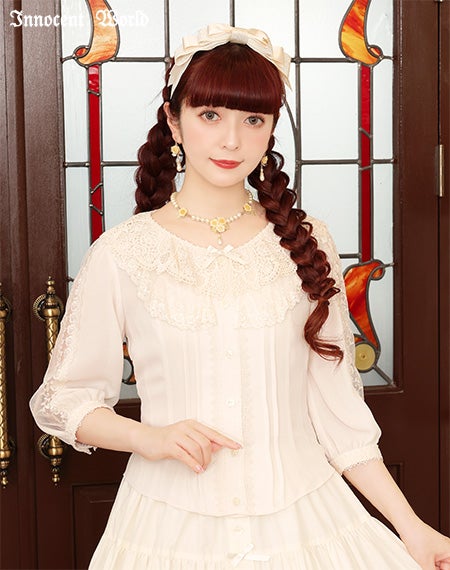 野に咲く薔薇のブラウス