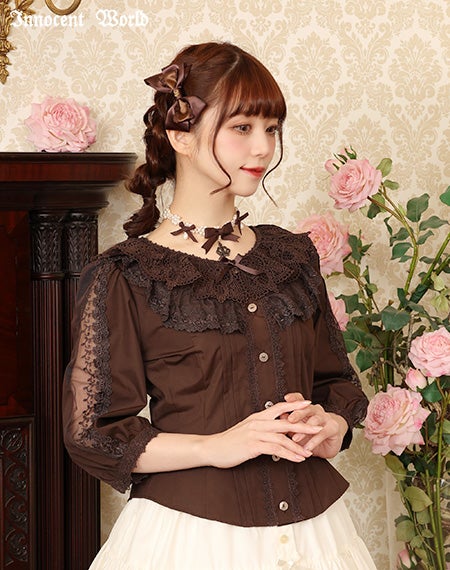 野に咲く薔薇のブラウス