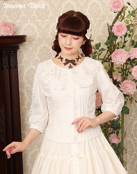 野に咲く薔薇のブラウス