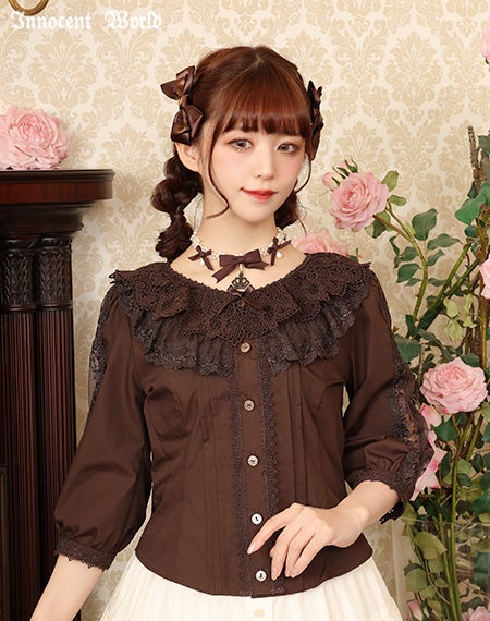 野に咲く薔薇のブラウス