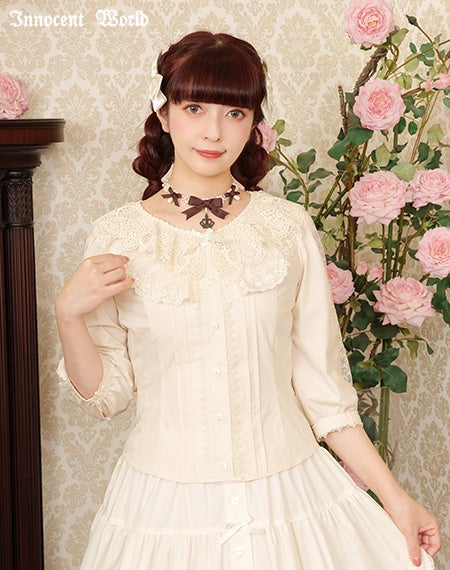 野に咲く薔薇のブラウス