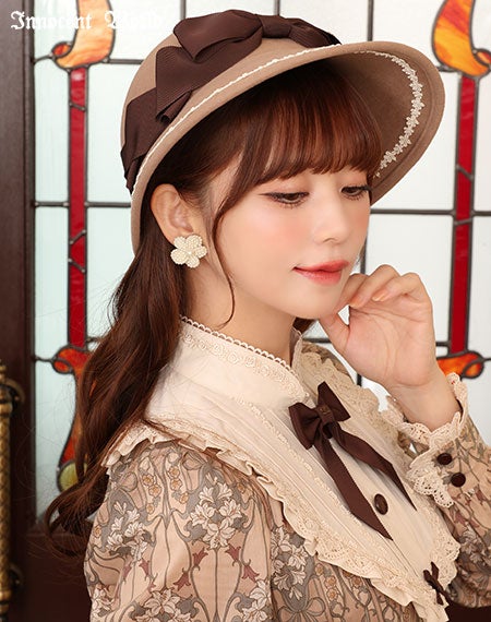 パールの花のイヤリングとピアス