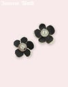 パールの花のイヤリングとピアス
