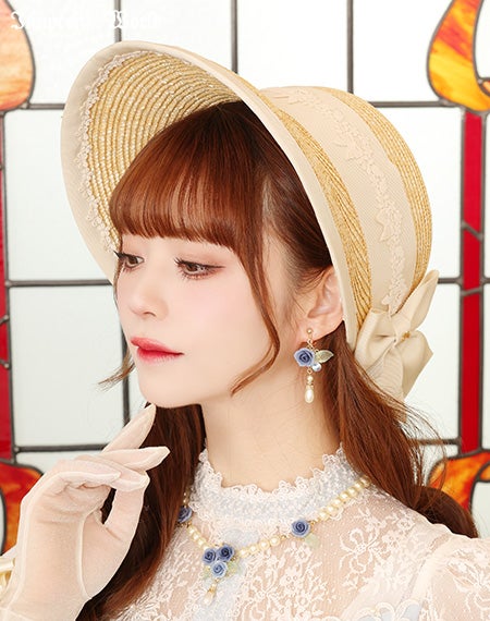 薔薇とパールのネックレス