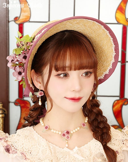 薔薇とパールのネックレス