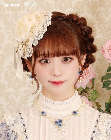 薔薇とパールのネックレス