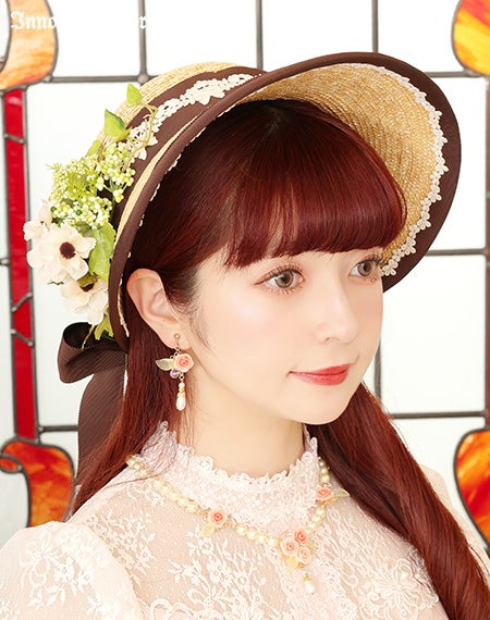 薔薇とパールのネックレス