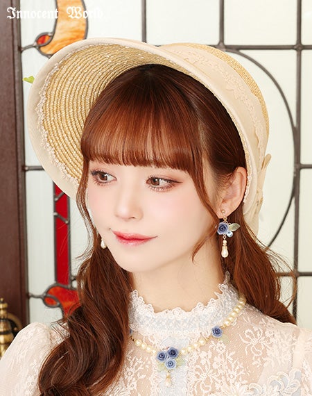 薔薇とパールのネックレス