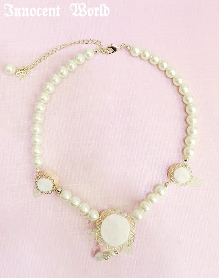 薔薇とパールのネックレス