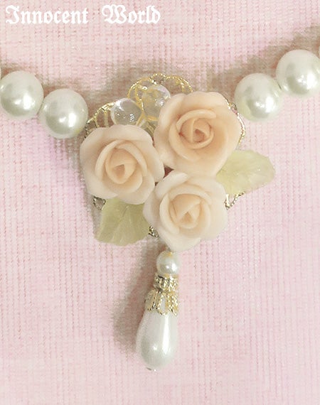 薔薇とパールのネックレス