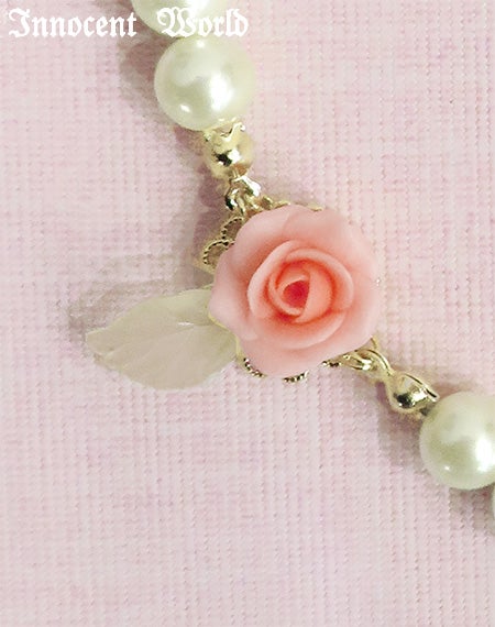 薔薇とパールのネックレス