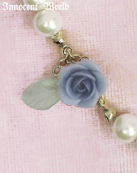 薔薇とパールのネックレス