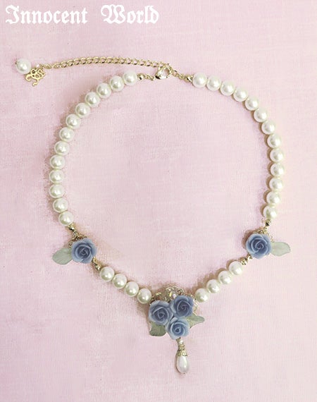 薔薇とパールのネックレス