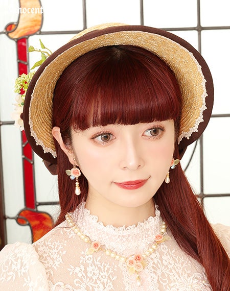 薔薇とパールのイヤリングとピアス