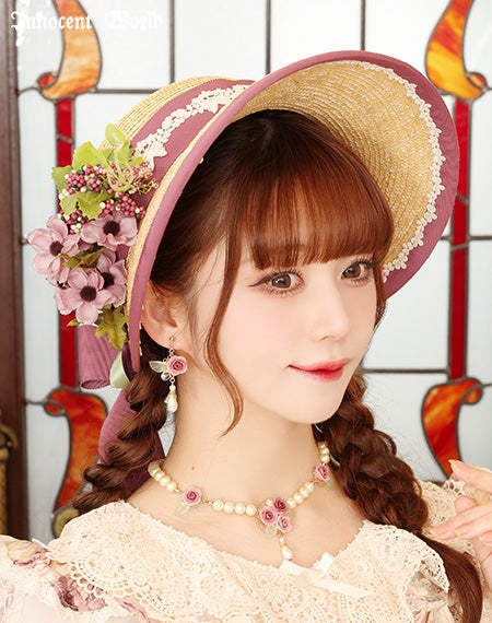 薔薇とパールのイヤリングとピアス