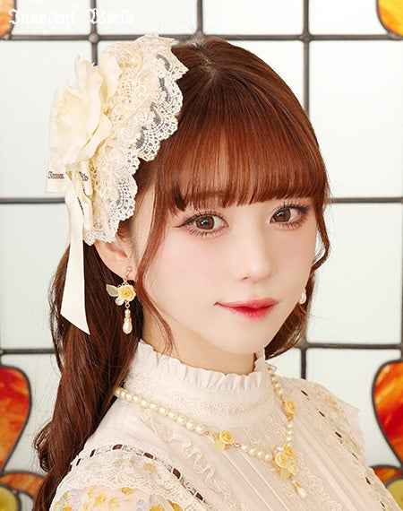 薔薇とパールのイヤリングとピアス