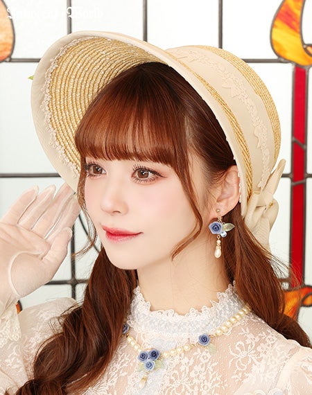 薔薇とパールのイヤリングとピアス