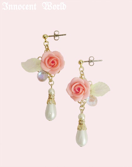 薔薇とパールのイヤリングとピアス