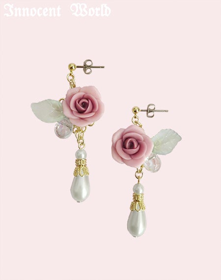 薔薇とパールのイヤリングとピアス