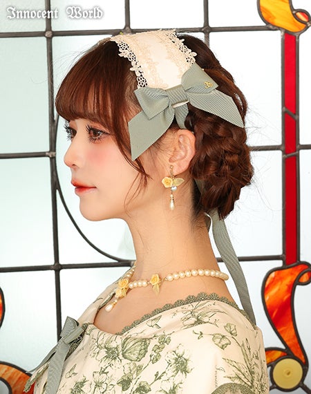 木漏れ日の中の鈴蘭ヘッドドレス