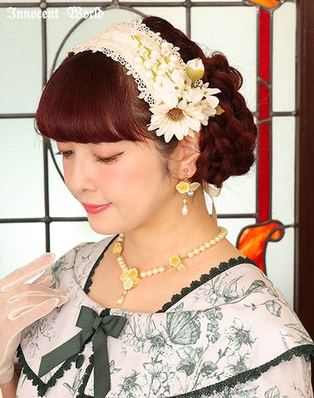 木漏れ日の中の鈴蘭ヘッドドレス