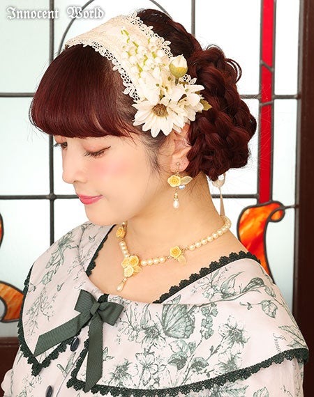 木漏れ日の中の鈴蘭ヘッドドレス