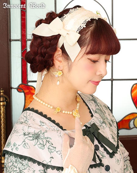 木漏れ日の中の鈴蘭ヘッドドレス