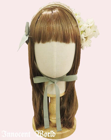 木漏れ日の中の鈴蘭ヘッドドレス
