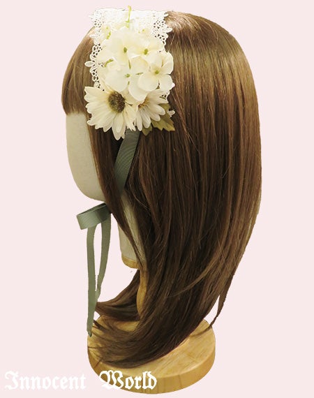 木漏れ日の中の鈴蘭ヘッドドレス