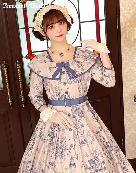 木漏れ日の中の鈴蘭ワンピース