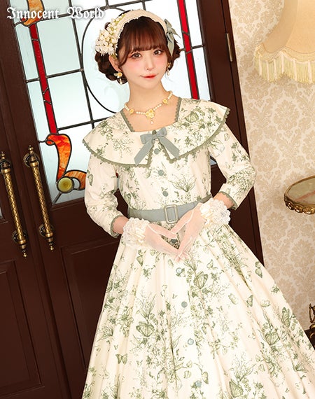 木漏れ日の中の鈴蘭ワンピース