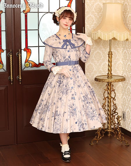 木漏れ日の中の鈴蘭ワンピース