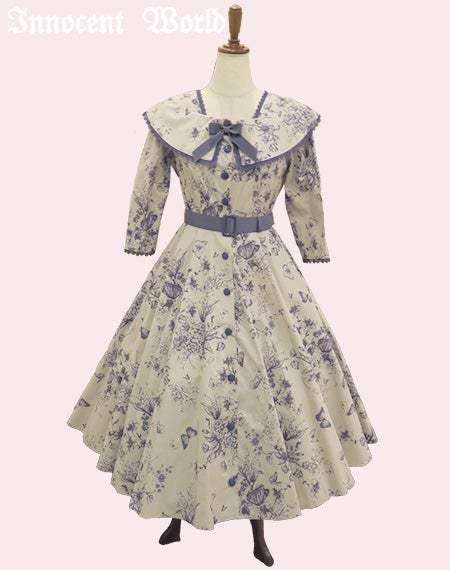 木漏れ日の中の鈴蘭ワンピース