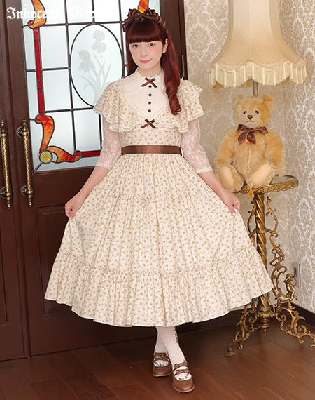 小さなブーケのショール風ワンピース