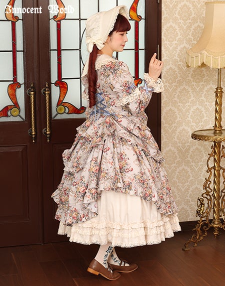 華麗な薔薇のロココドレス