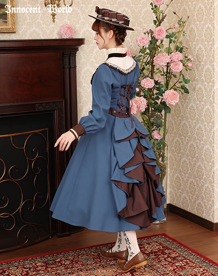 フルールバッスルドレス