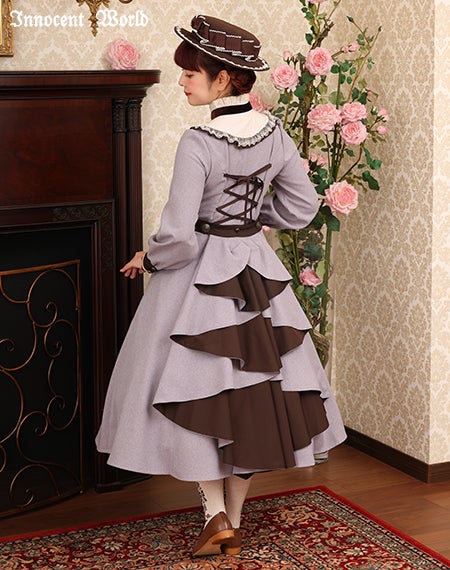 フルールバッスルドレス