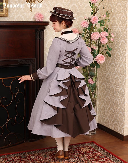 フルールバッスルドレス