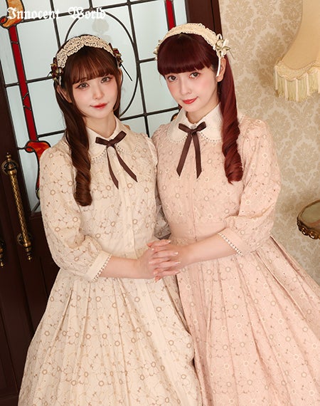 可憐なお花の刺繍ワンピース